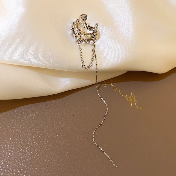 Cool earcuff with long chain - Picture 2 of 2